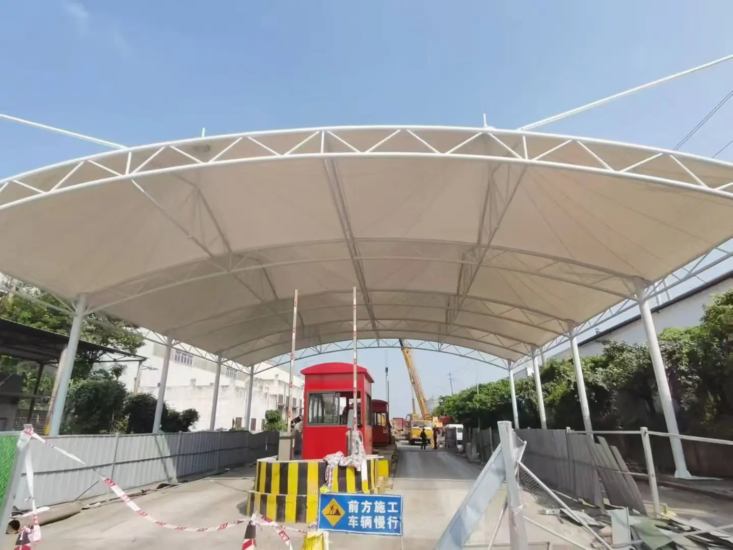 【贵州播州雨棚】怎么选择【源头工厂】：解决雨棚建造盲目选择的选型标准